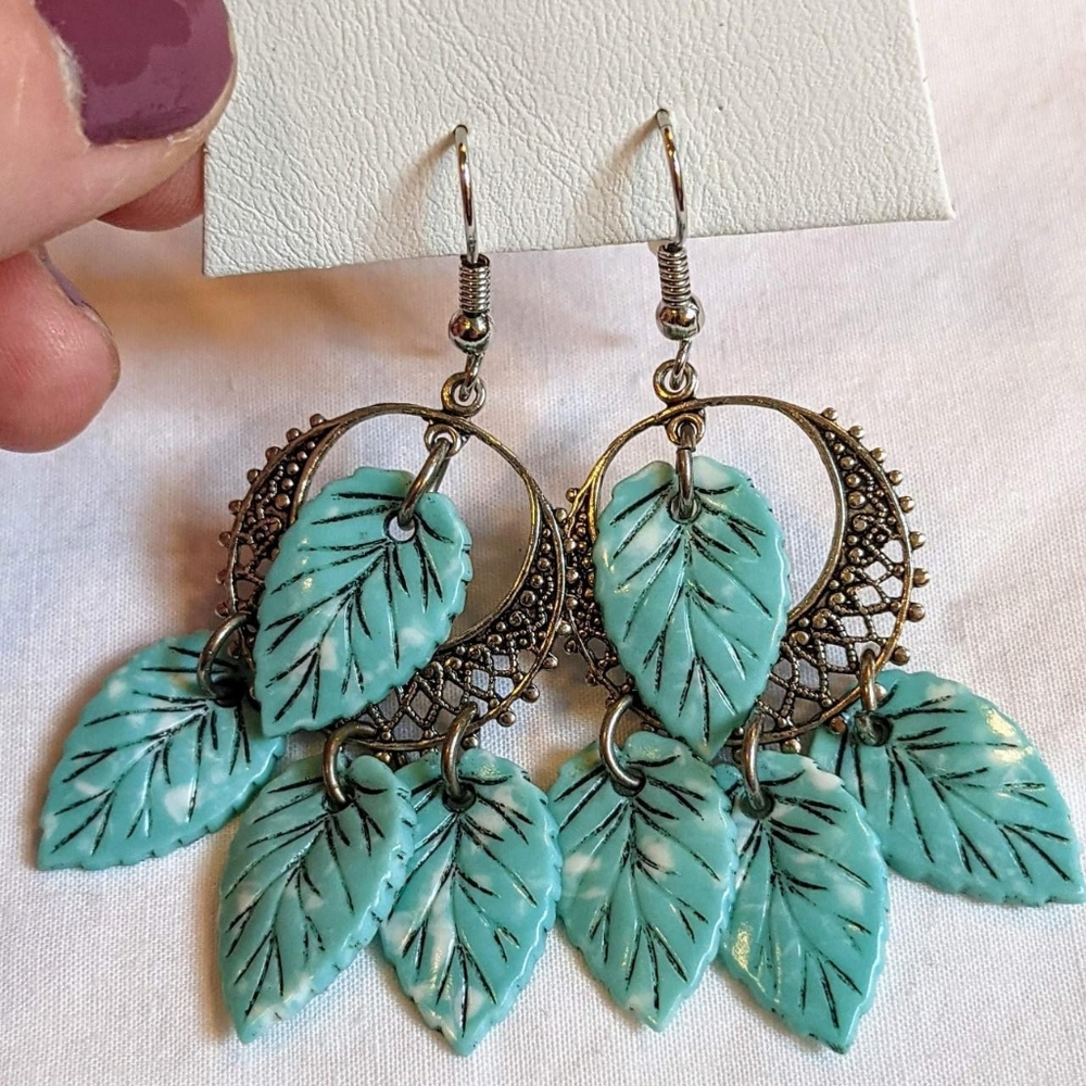 Blue fleck turquoise leaf bracelet and earrings set